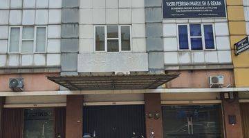 tampak depan ruko 3 lantai siap pakai