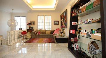 Gambar 1 Rumah Mewah Terawat Asri Modern Classic Dalam Town House Kemang