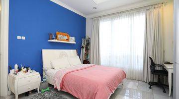 Gambar 2 Rumah Mewah Terawat Asri Modern Classic Dalam Town House Kemang