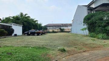 tampak depan dijual kavling hoek dekat swimpool