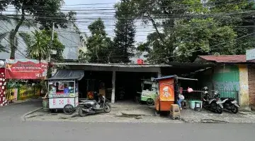 tampak depan runah tua hitung tanah lokasi