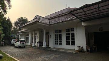 tampak depan rumah tua halaman luas harga