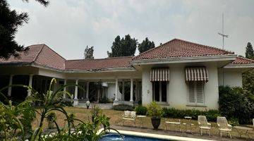 tampak depan rumah lama halaman luas harga