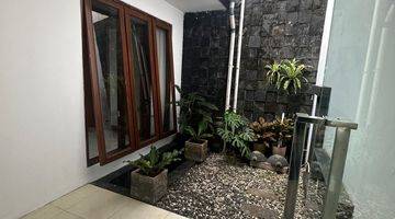 Gambar 3 Rumah 2 Lantai Lokasi Dekat Dengan Pusat Belanja SHM di Emerald Bintaro, Tangerang Selatan. Sel, Hen