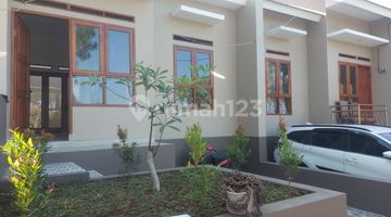 tampak depan rumah baru asri siap huni