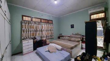 Gambar 3 Rumah 1 Lantai di Jl. Kelapa Dua Kebun Jeruk Pinggir Jalan 