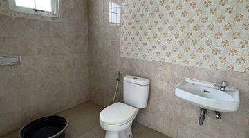 kamar mandi rumah 2 lantai shm front