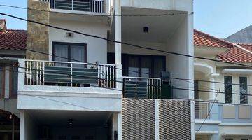 tampak depan rumah 3 lantai bisa kpr