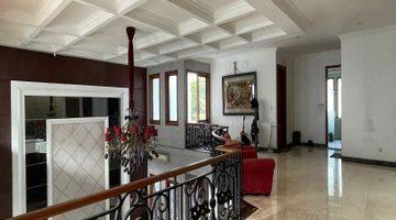 Gambar 1 European Mediterranean Style House  Rumah