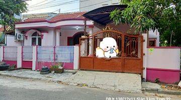 tampak depan rumah hook kondisi rapi dekat
