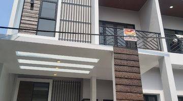 tampak depan rumah baru letak strategis di
