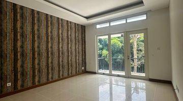 Gambar 4 Rumah 2 Lantai Bagus Semi Furnished Serenia Hills Lebak Bulus