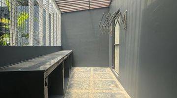 Gambar 4 Rumah 2 Lantai Bagus Semi Furnished Serenia Hills Lebak Bulus