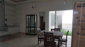 Gambar 2 Rumah 2 Lantai Semi Furnished Di Taman Cipto