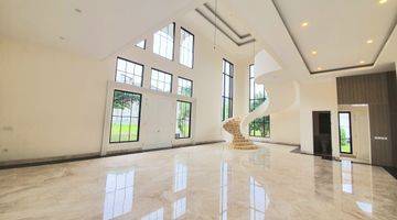 ruang keluarga rumah mewah alam sutera lantai