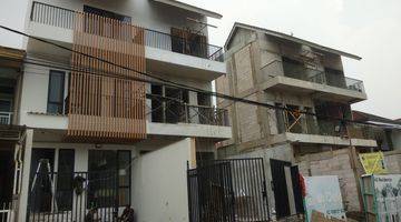 tampak depan rumah 2 lantai baru furnished