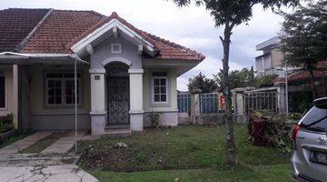 tampak depan rumah tanah luas dekat dengan