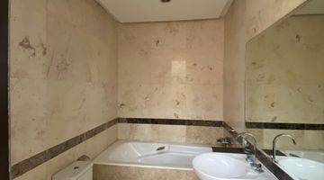 kamar mandi apartemen pantai mutiara type suite