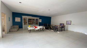 ruang keluarga rumah 2 lantai furnished bagus