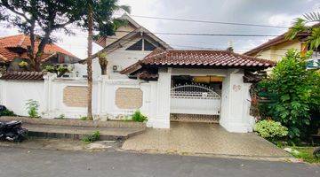 Gambar 1 Disewakan rumah 2lt di jl.Bedahulu XII semi furnished