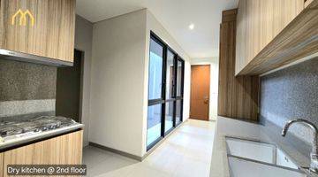 Gambar 1 DIJUAL RUMAH CLUSTER LYNDON NAVAPARK BSD ADA LIFT