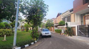 Gambar 5 Rumah 3 Lantai Brandnew Minimalis Mewah