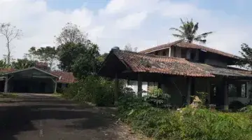 Gambar 1 Villa Tua Hitung Tanah berlokasi Bagus sekalii Megamendung, Bogor,