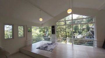 ruang keluarga rumah di villa izumi mega