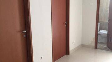 ruang keluarga apartemen green park view daan