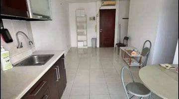 ruang keluarga apartemen mediterania garden residence 2