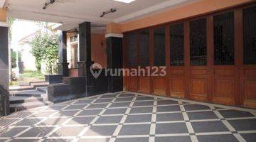 Gambar 2 Rumah Cozy Plus Kolam Renang Luas Raffles Hills Cibubur