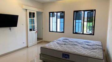 Gambar 3 Rumah Cantik Turun Harga Rapih Siap Masuk Furnished di Lokasi Okenya Bsd Type Modern Classic