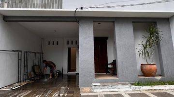 Gambar 1 Rumah asri di Kemang Timur