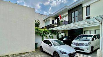 Gambar 5 Rumah Mewah dan Megah 2 Lantai Semi Furnish 