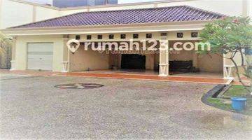 Gambar 2 RUMAH MEWAH TENGAH KOTA