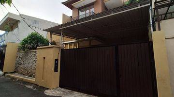 Gambar 1 Private Pool Dan Taman Luas Nice House Di Kemang