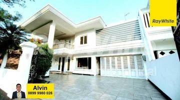 Gambar 1 Dijual Rumah mewah kawasan elite intercon kebon jeruk