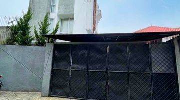 tampak depan dijual rumah minimalis modern di