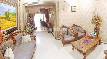 Gambar 1 RUMAH CLASIC STRATEGIS FULL FIRNISHED INTERIOR DI GAYUNGSARI