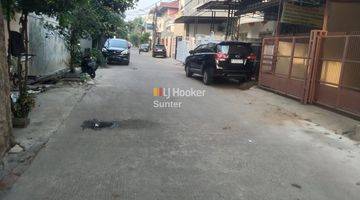 Gambar 3 Rumah 2 Lantai Baru Unfurnished SHM di Sts, Jakarta Utara