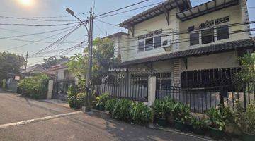 Gambar 1 Rumah di Jl Merpati Menteng Dalam Tebet