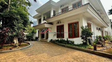 tampak depan dibawah njop rumah bagus di
