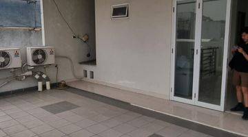 Gambar 4 Rumah Bagus 3 Lantai Semi Furnished