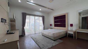 Gambar 5 Rumah Bagus 3 Lantai Semi Furnished