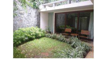 Gambar 1 Town House 2 Lantai Semi Furnished Bagus di Pejaten