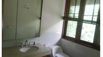 Gambar 4 Town House 2 Lantai Semi Furnished Bagus di Pejaten