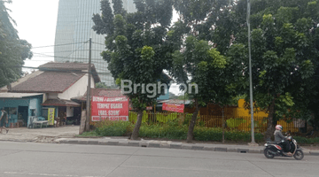 Gambar 3 Rumah dan tempat usaha BAWA HOKI, sebelah gedung ANTAM