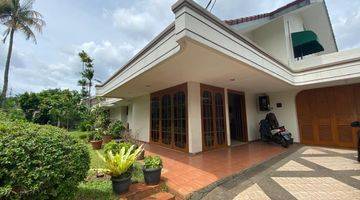 Gambar 1 Beautiful House With Pool In Good Location 