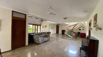 Gambar 3 Beautiful House With Pool In Good Location strategic