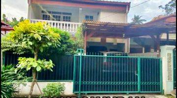 Gambar 2 Rumah Pondok Indah Depan Taman Shm